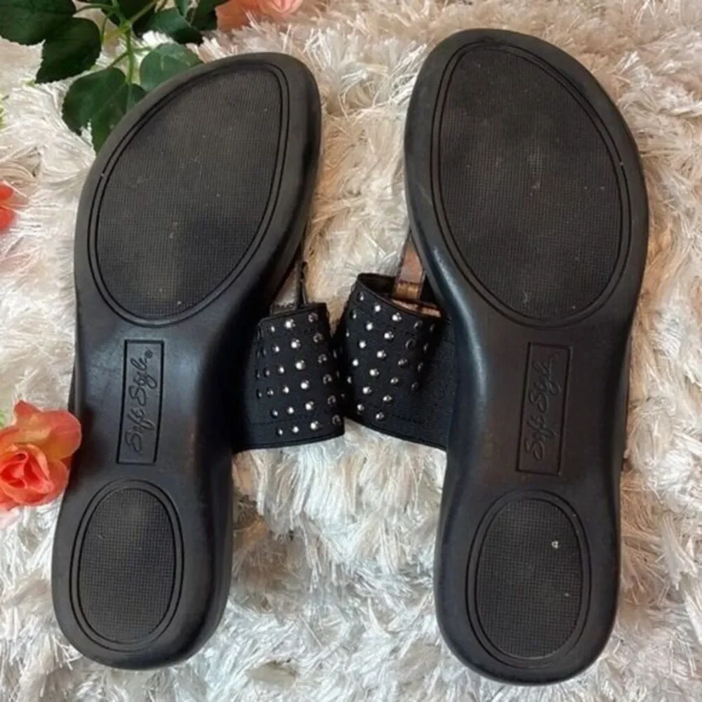Hush puppies Comfy Strap Sandals black with bronze detail. Rivet detail Size 8.5